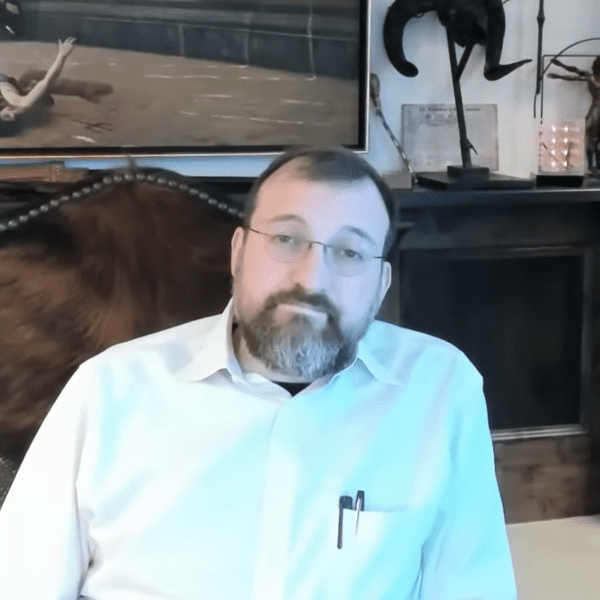 Hoskinson Urges Cardano Unity Ahead Of Pivotal 2026 Roadmap