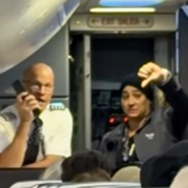 Frustrated Pilot Tells Passengers to ‘Call Your Senators,’ Blasts Gov’t Shutdown, on…