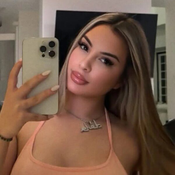 Singer DELAROSA Shot Dead in Parked Car in L.A., Suspects at Large