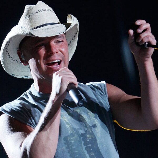 Kenny Chesney’s journey from crying on stage in 2009 to Hall of…
