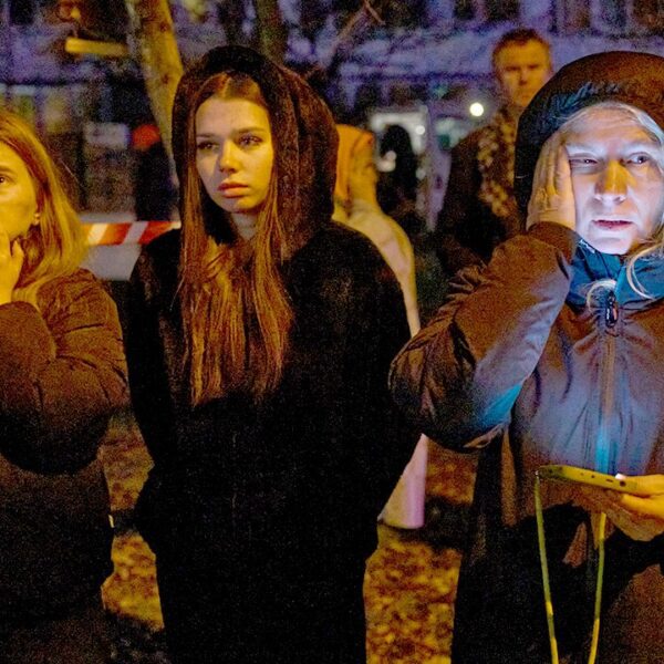 Russia kills 6 in lethal Kyiv assault as US pushes Ukraine peace…