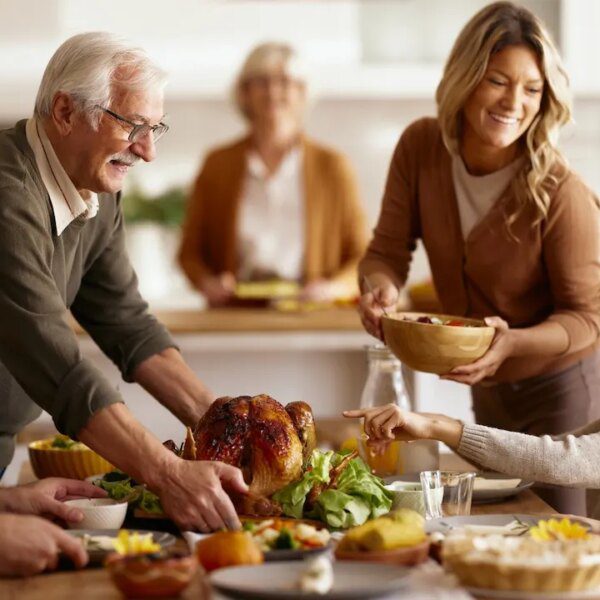 10 necessities it’s good to host a stress-free Thanksgiving dinner
