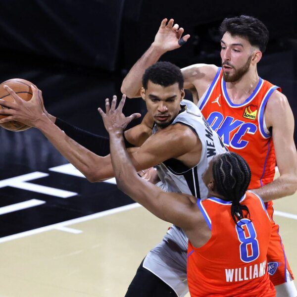 Victor Wembanyama Storms Back At Summit (Dec. 26)