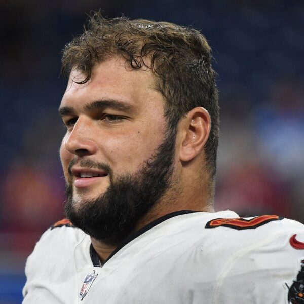 Bucs put G Ben Bredeson on IR, add JPP to apply squad