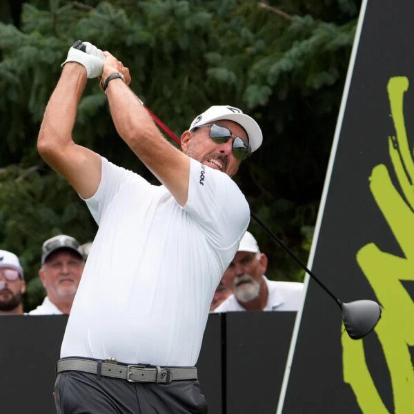 Veteran PGAT caddie defends Phil Mickelson as fan calls LIV star a…