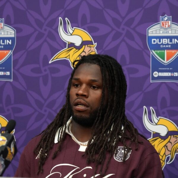 Vikings place S Josh Metellus, LB Jonathan Greenard on IR