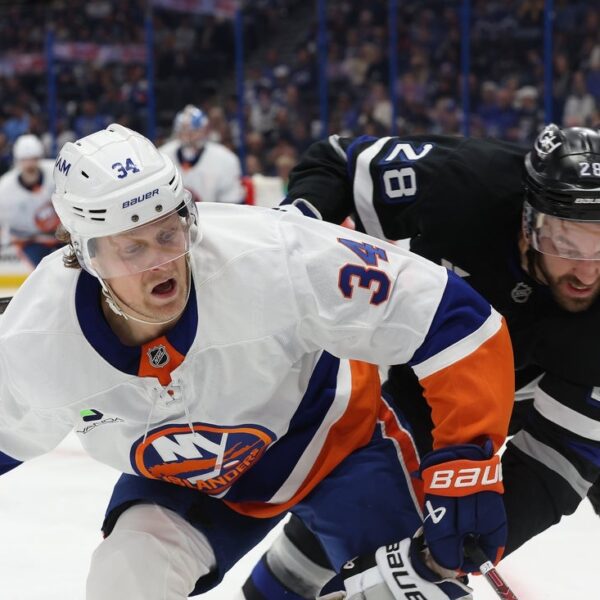 Lightning go to Islanders in conflict of East heavyweights