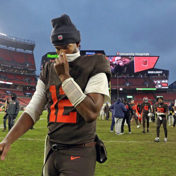 NFL followers outraged after referees’ questionable forced-fumble choice on Shedeur Sanders vs.&hellip;