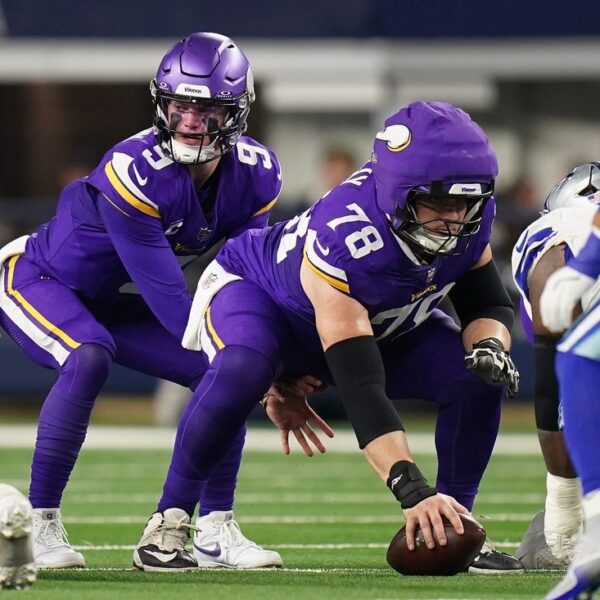 Vikings place C Ryan Kelly on IR after newest concussion