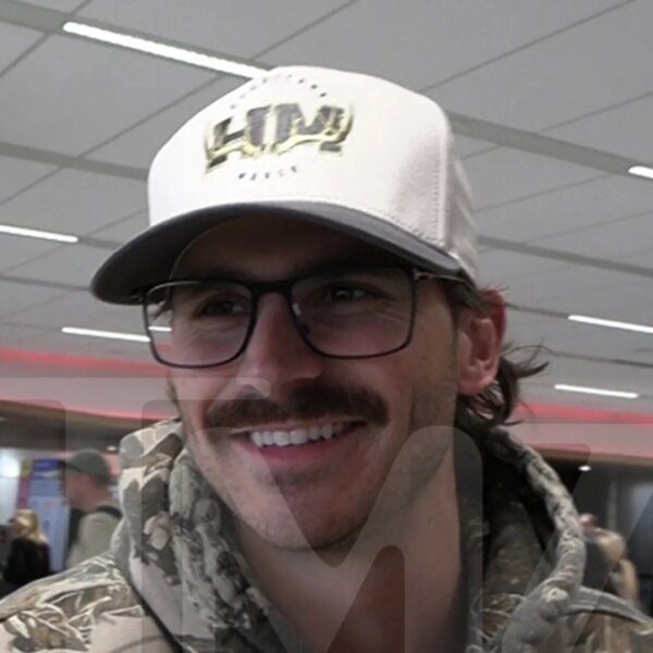 Country Star Tucker Wetmore Talks Magic Moves on Stage, Ladies Can’t Get…