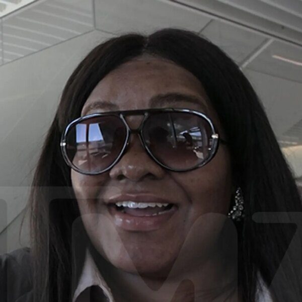 ‘The Holdovers’ Star Da’Vine Joy Randolph Gives Holiday Loneliness Advice