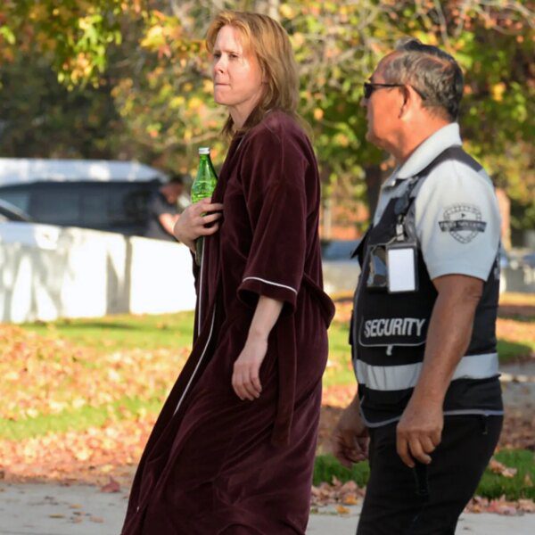First Look at Sarah Paulson as Serial Killer Aileen Wuornos in ‘Monster’…