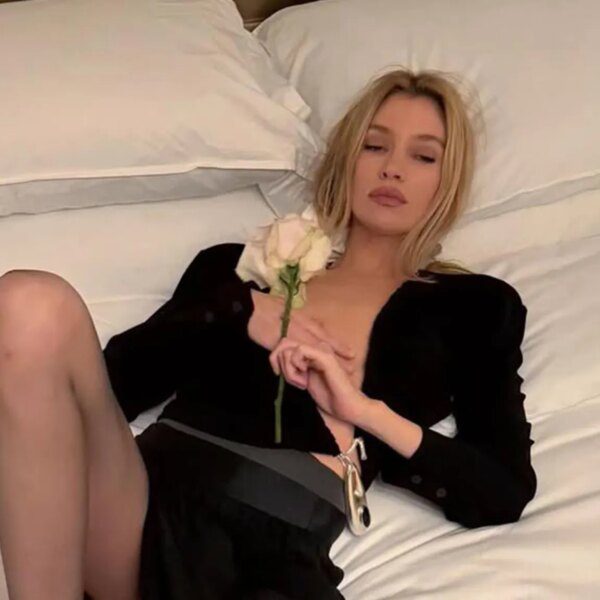 Stella Maxwell Xmas Tree Hot Shots