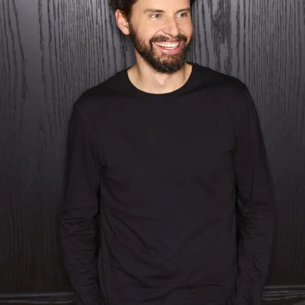 Hinge CEO bribed college students with KitKats to get the $550 million-a-year…