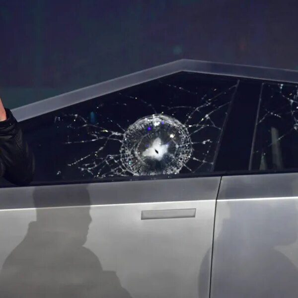 Tesla chief designer: Accidentally smashing Cybertruck home windows was ‘nice advertising second’