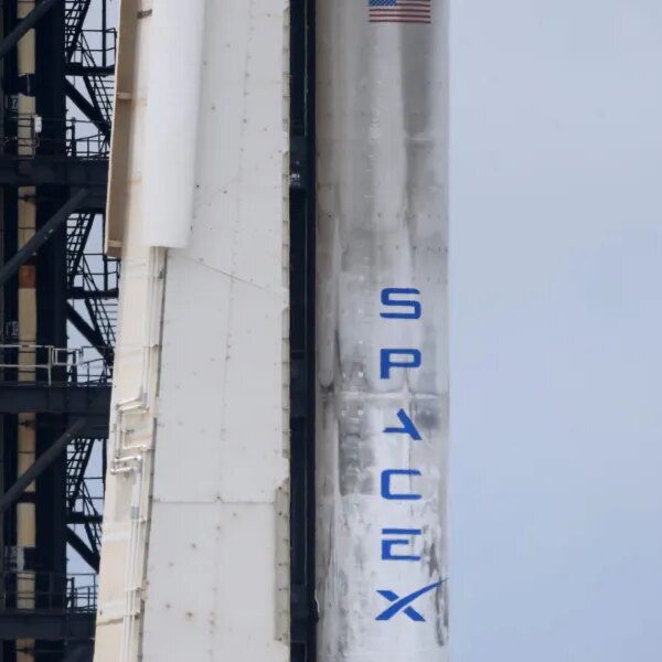 SpaceX units $800 billion valuation, confirms 2026 IPO plans