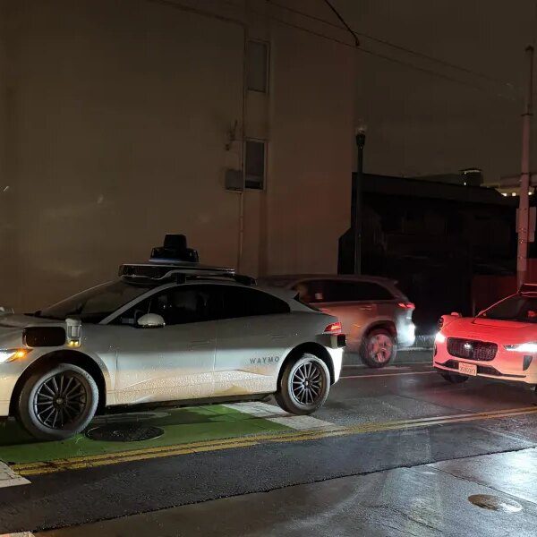 Waymos froze, blocked visitors throughout San Francisco energy outage