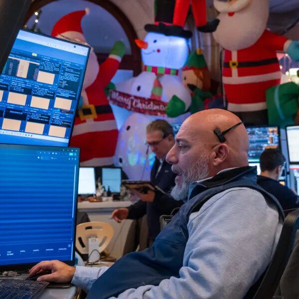 Brutal yr for inventory selecting spurs trillion-dollar fund exodus