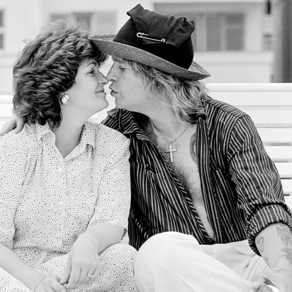 Sharon Osbourne tearfully reveals Ozzy’s remaining phrases to her earlier than his…