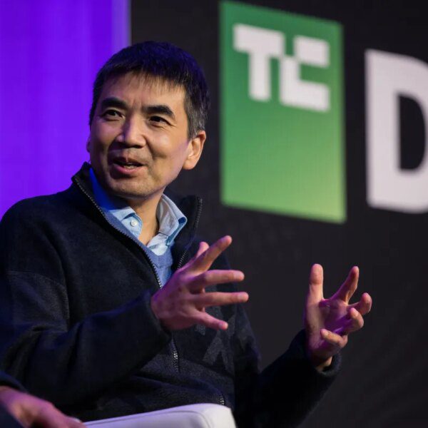 Zoom brings its AI assistant to the net with entry to free&hellip;