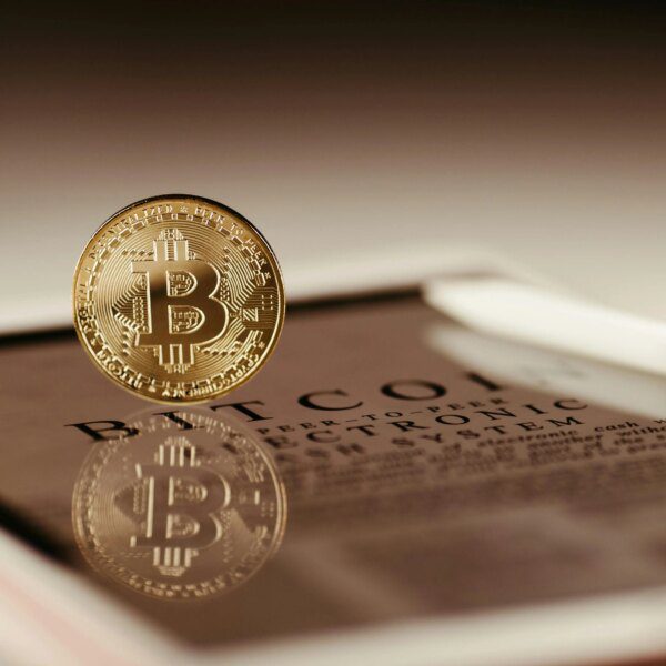 Fidelity CEO Confirms Personal Holdings, Hails BTC As ‘Gold Standard’