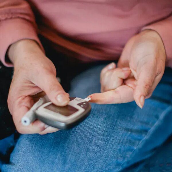 MIT develops needle-free glucose monitor utilizing gentle expertise