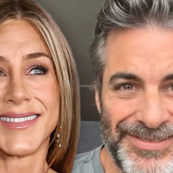 Jennifer Aniston Celebrates Christmas with Boyfriend Jim Curtis