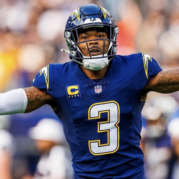 Los Angeles Chargers Wearing Navy Blue “Super Chargers” Alternate Uniforms On Saturday&hellip;