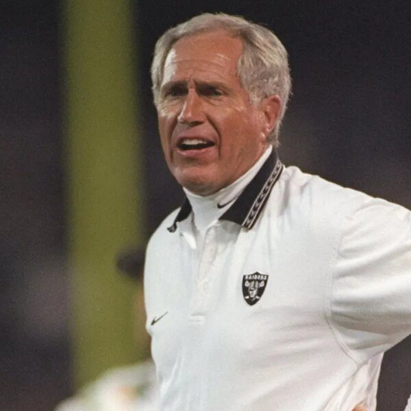 Ex-Raiders head coach Mike White useless at 89
