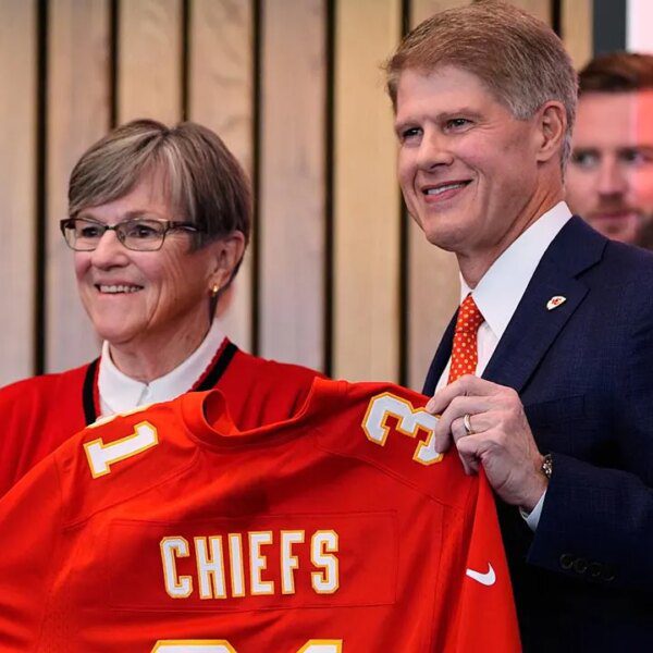 Chiefs’ relocation plan attracts rebuke from Dem congressman