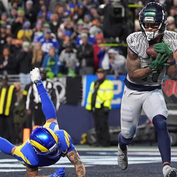 Seahawks stun Rams with comeback, OT win
