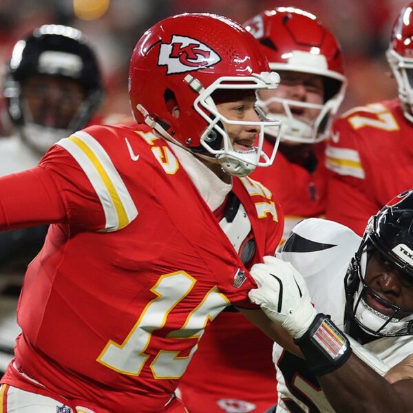 Texans’ protection stifles Patrick Mahomes, Chiefs to win fifth straight recreation