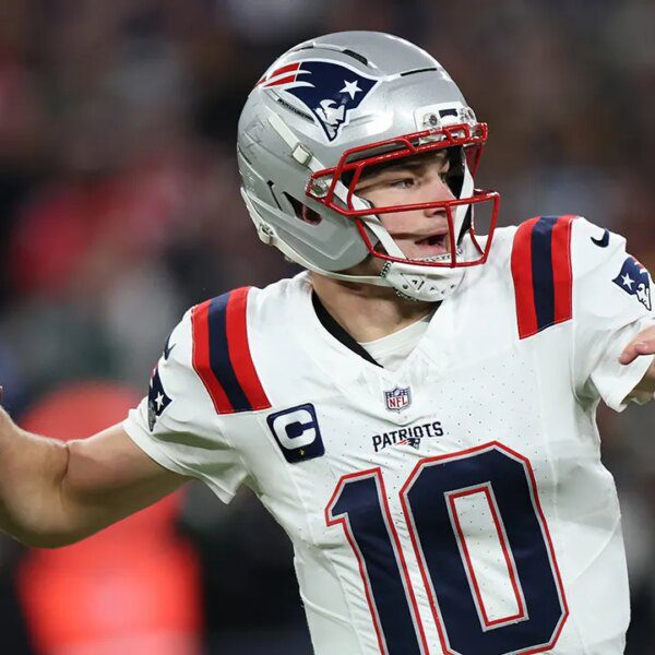 Drake Maye leads Patriots to first playoff berth with comeback win