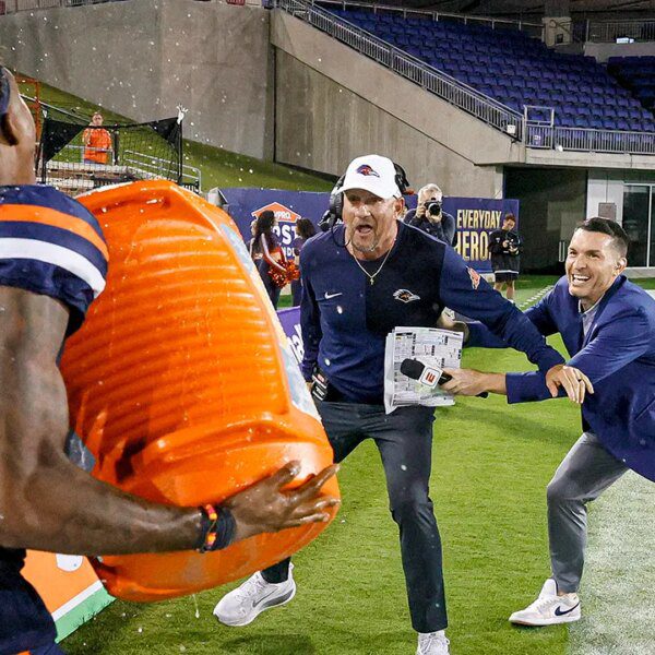 UTSA coach falls whereas attempting to flee victory bathe