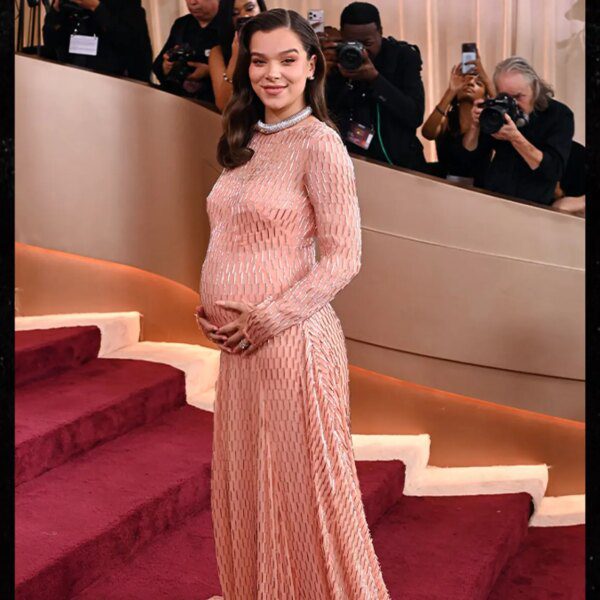 Hailee Steinfeld Hits First Red Carpet Since Pregnancy News at Golden Globes