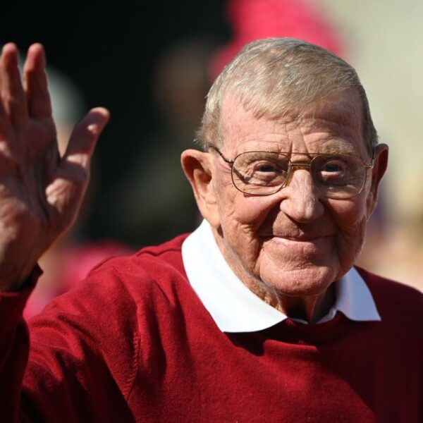 Reports: Coaching legend Lou Holtz in hospice care