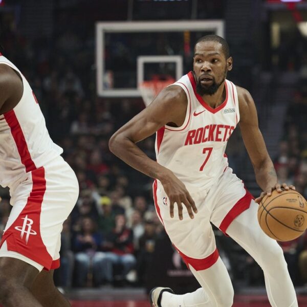 Kevin Durant passes Wilt Chamberlain on all-time scoring record