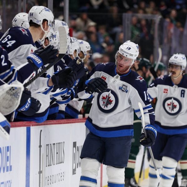 Jonathan Toews nets 900th, 901st factors as Jets drub Wild