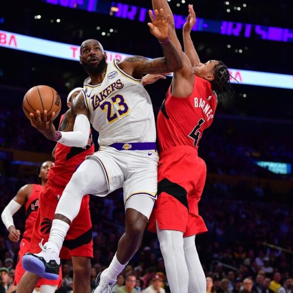 Lakers clamp down on protection in win over Raptors