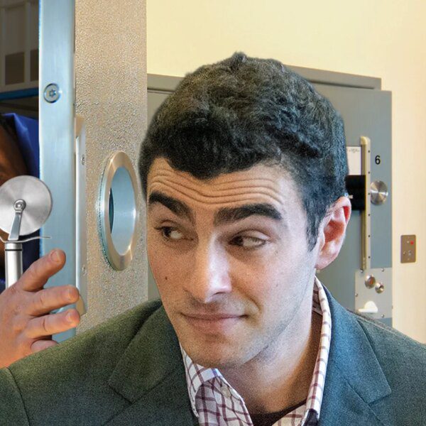 Man With Pizza Cutter Allegedly Tries to Break Luigi Mangione Out Of…