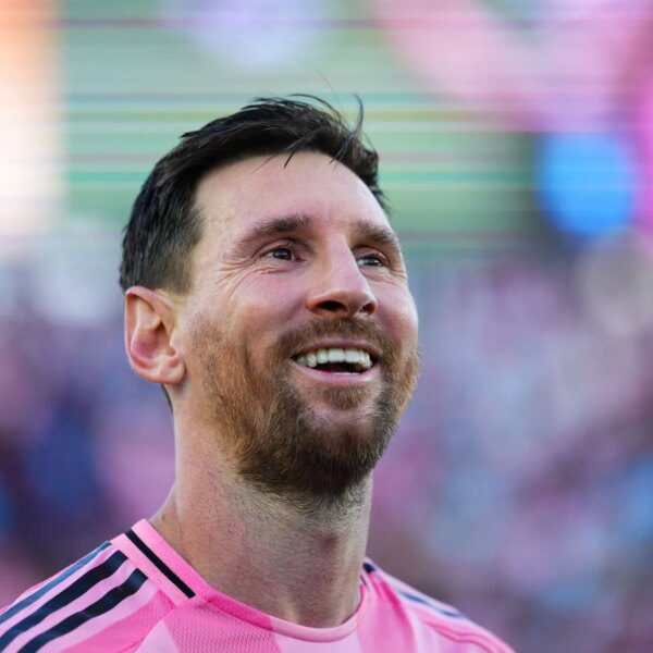 Phone name from Lionel Messi convinces Mexican attacker to snub PL transfer&hellip;