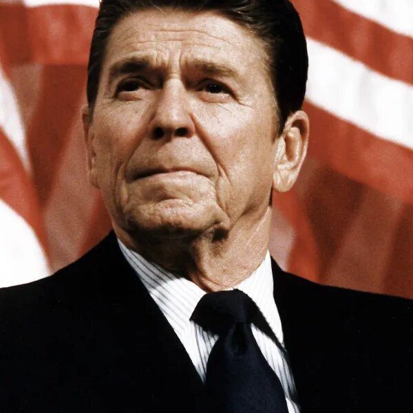 How the center class was hollowed out from 1979 to 2022, in&hellip;