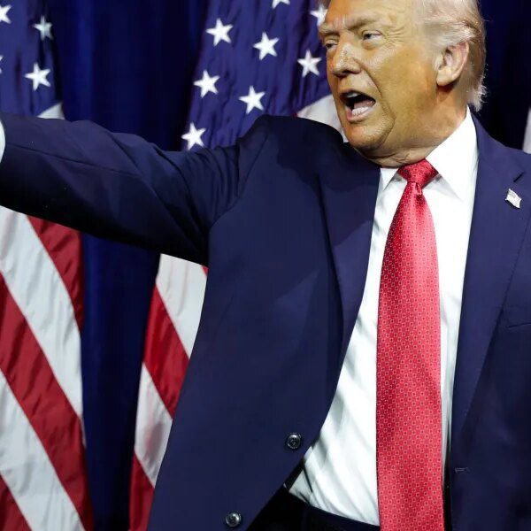 Trump requires one-year cap on bank card charges at 10%