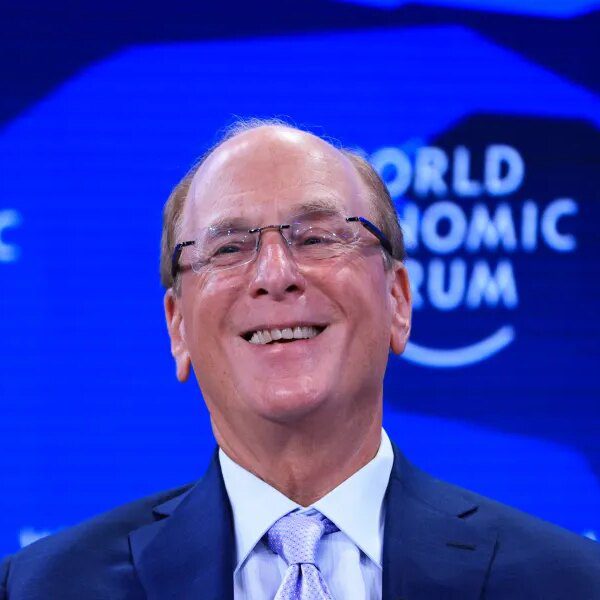 $14 trillion BlackRock ties government compensation to non-public markets and ‘alts’ push