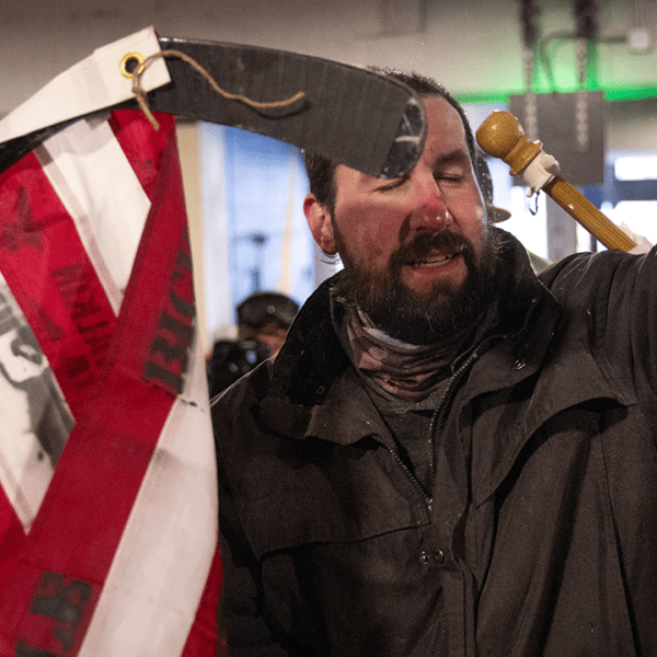 Minneapolis anti-ICE protests flip violent, man allegedly attacked with flagpole