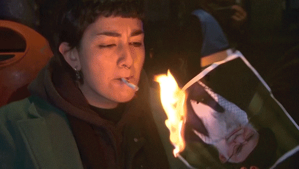 Iranian refugee’s viral act of defiance spreads amid regime crackdown