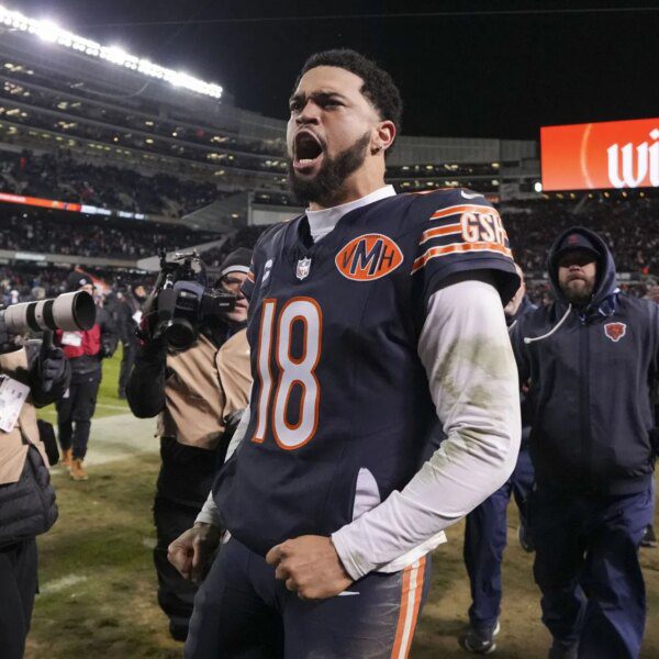 Caleb Williams takes pictures at Dan Orlovsky for doubting Bears in wild&hellip;
