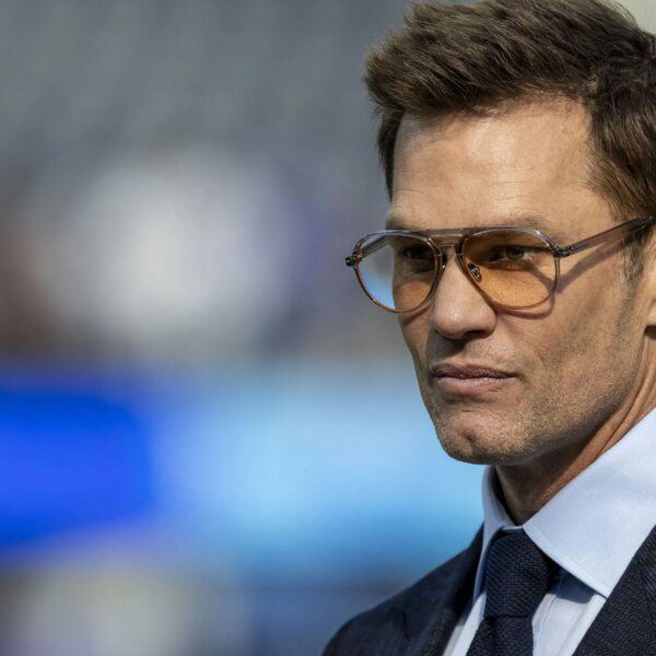 Tom Brady drops 4-word message whereas rolling again years with nostalgic throw&hellip;