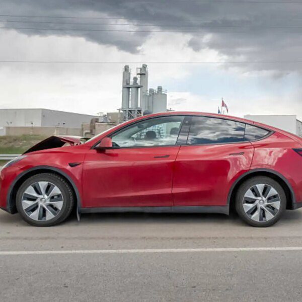 Tesla: Stock Is Overvalued With Technical And Fundamental Issues (NASDAQ:TSLA)