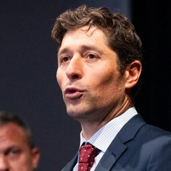 Derek Chauvin conviction questioned after Minneapolis ICE taking pictures response